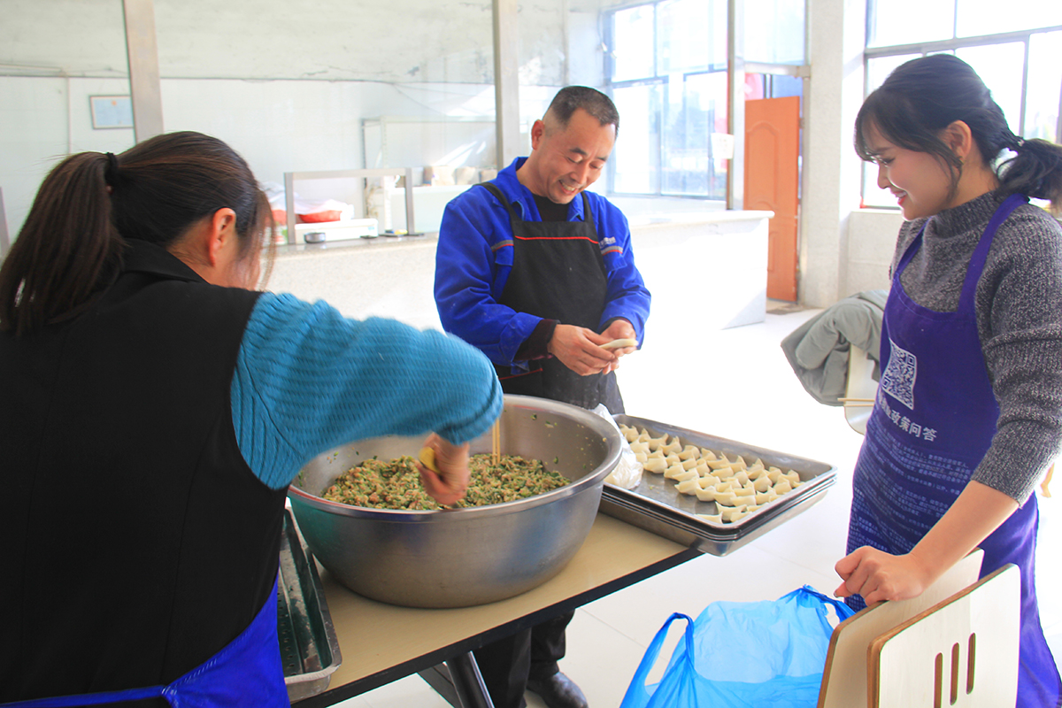 豪家集團丨“情暖冬至，溫暖豪家”冬至包餃子活動1