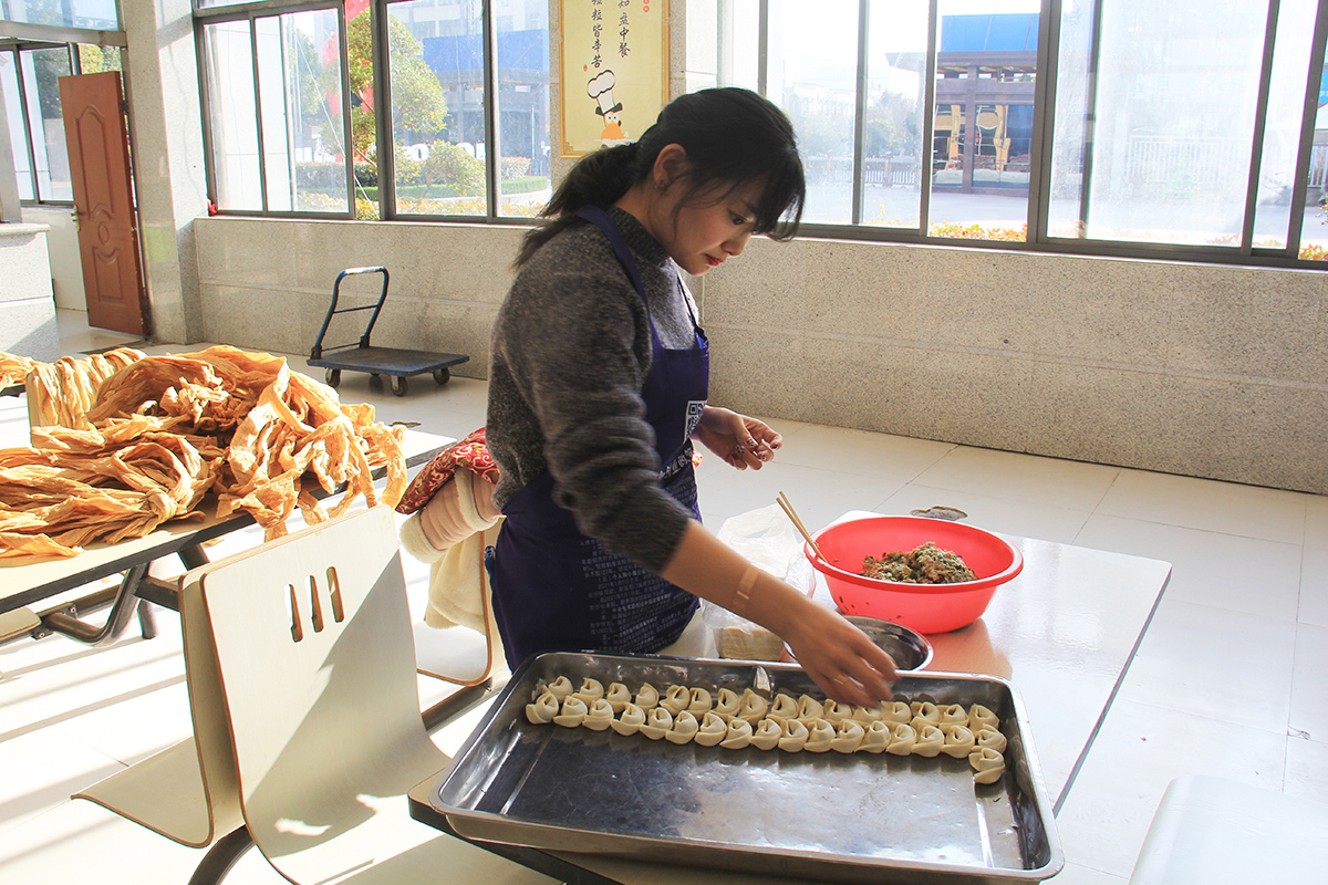 豪家集團丨“情暖冬至，溫暖豪家”冬至包餃子活動