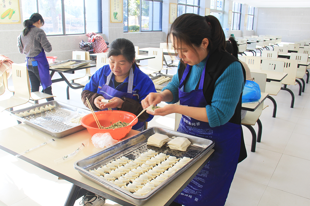 豪家集團丨“情暖冬至，溫暖豪家”冬至包餃子活動